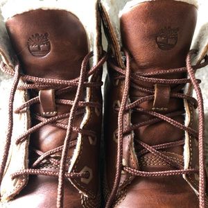 Size 6.5 distressed leather Timberland boots